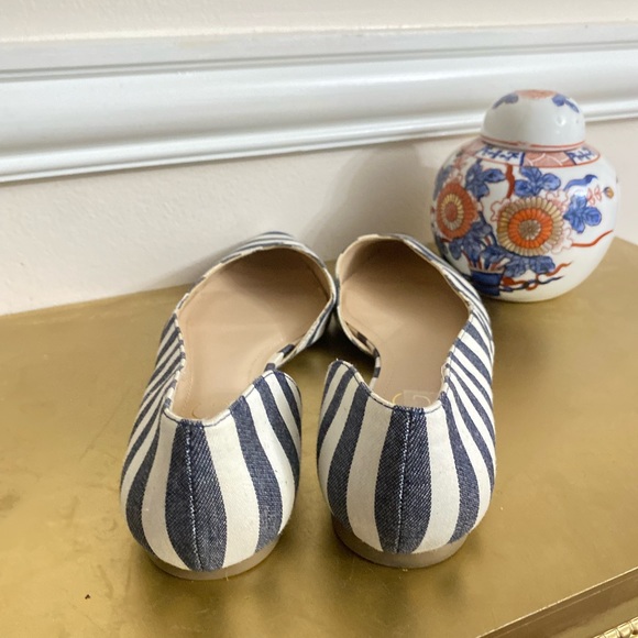 BCBG Paris Striped pointed Flats - Picture 8 of 8